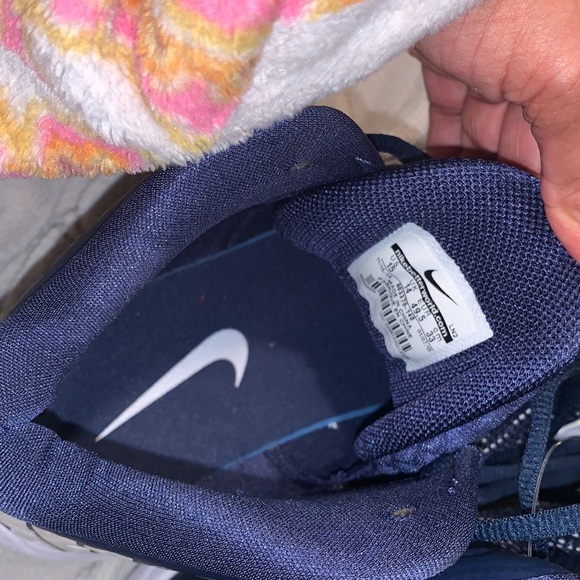 Nike shoes - Picture 7 of 13